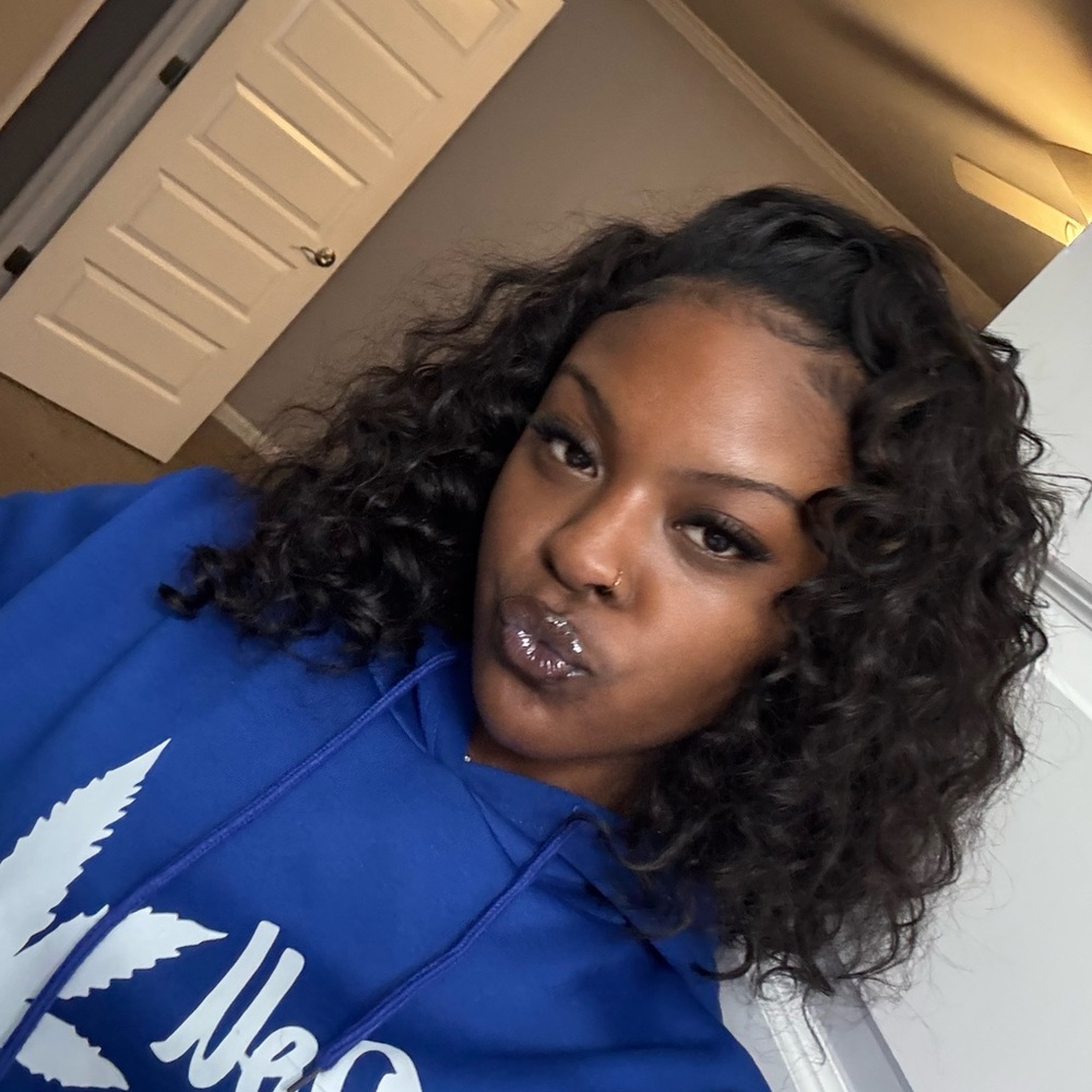 Meet your Posher, Makayla